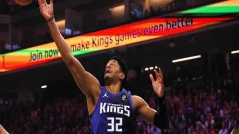 鹰队多点开花，击败尼克斯挺进NBA杯半决圈