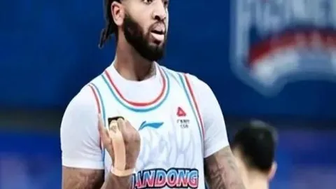 巅峰对决！尼斯迎战摩纳哥，克洛斯领衔首发，巴洛贡与扎卡里亚火力全开！